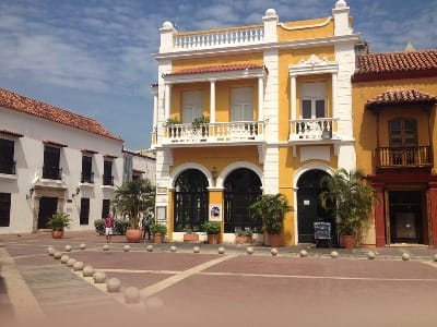 Gelbes Gebäude in der Altstadt Cartagenas